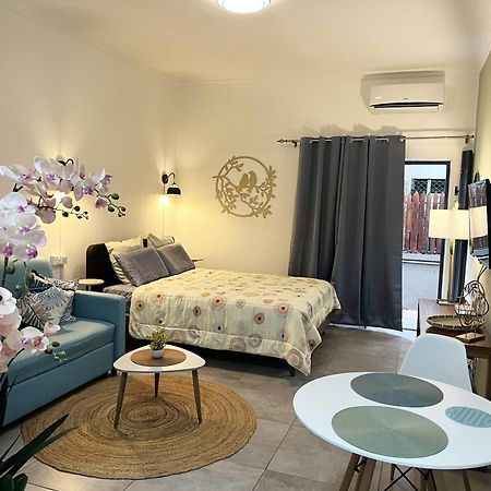 Newly Renovated Studio Apartment With Rooftop Pool, Few Steps To The Beach Flic-en-Flacq Exterior foto