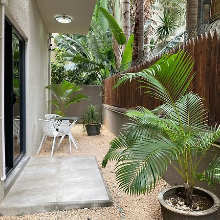 Newly Renovated Studio Apartment With Rooftop Pool, Few Steps To The Beach Flic-en-Flacq Exterior foto
