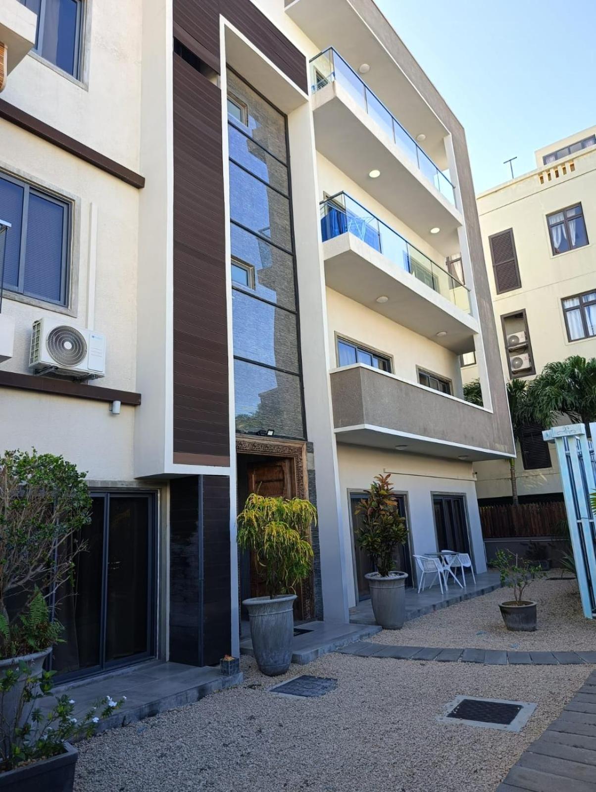 Newly Renovated Studio Apartment With Rooftop Pool, Few Steps To The Beach Flic-en-Flacq Habitación foto